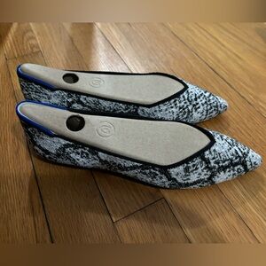 Size 6 Rothy’s Python Points